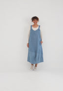 'Mara' Latzkleid V-Ausschnitt, Midi-Länge & Everyday-Chic